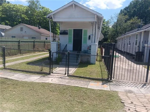 2844 Hiawatha St, New Orleans, LA 70126