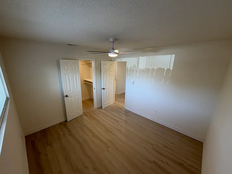 180 E Barbour St #C — Photo 16
