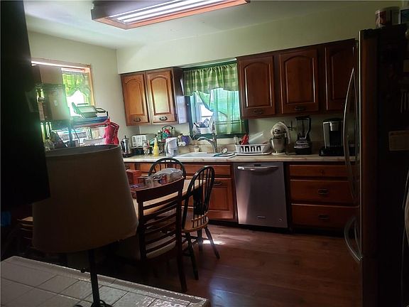 2nd image of 917 Grace Ave