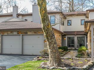 24 Woodmont Dr, Lawrence Township, NJ 08648