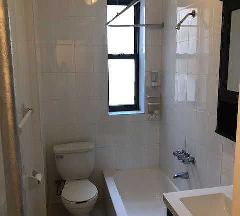 4th image of 5085 Broadway APT 2E