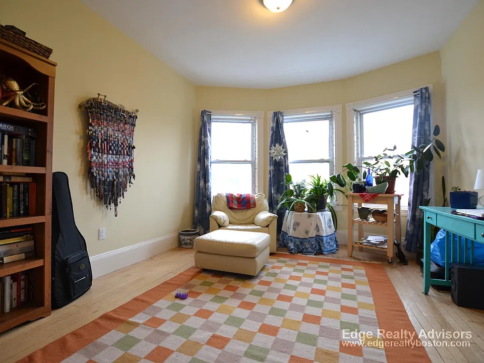 68 Etna St #2
