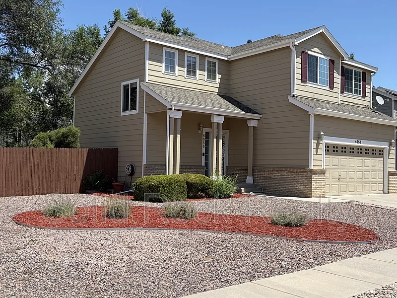 3 bed, 2.5 bath, 1439 sqft, $1,994 — Photo 2