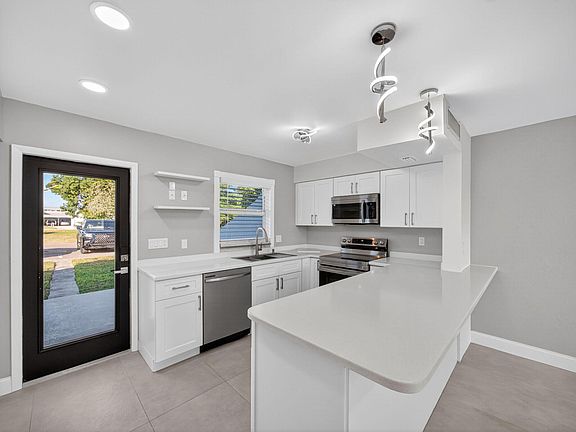 4th image of 1002 Shorewinds Drive