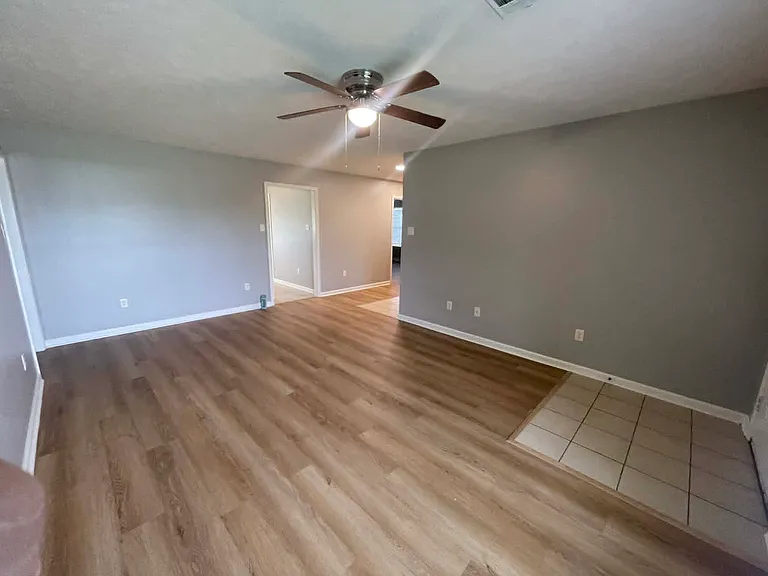 805 Brownstone Dr — Photo 3
