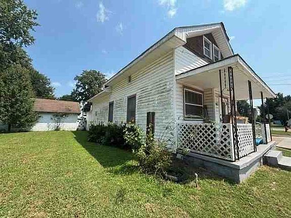 2nd image of 912 S Main St