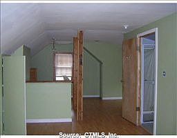4th image of 53 Woodlawn Ave