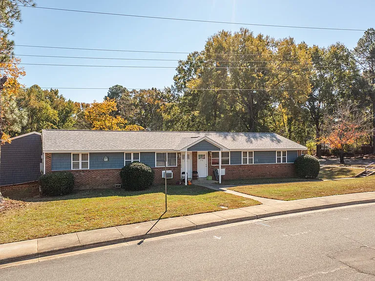 Sanford Estates — Photo 16