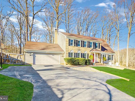 3rd image of 12102 Metcalf Cir