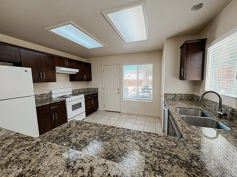 71531 Sunnyvale Dr — Photo 8