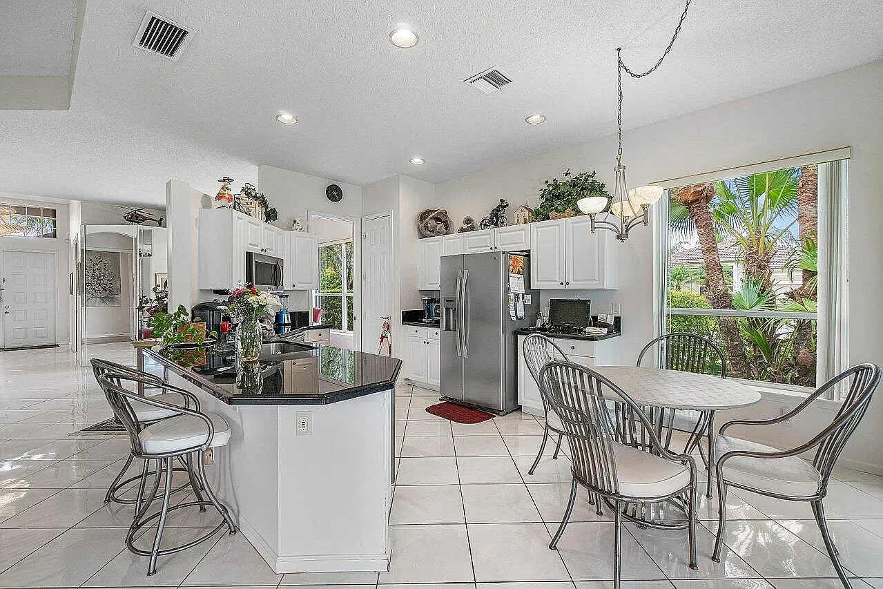 3 bed, 2057 sqft, $3,800 — Photo 4