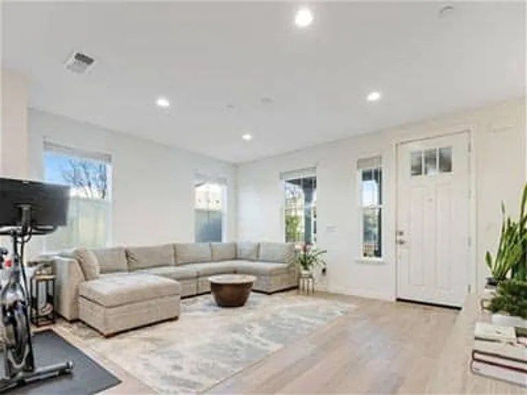 1747 Linden Ln — Photo 4
