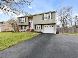 16 Brearly Cres, Flanders, NJ 07836