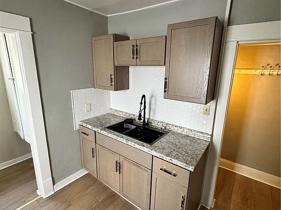 5th image of 3059 W 111th St