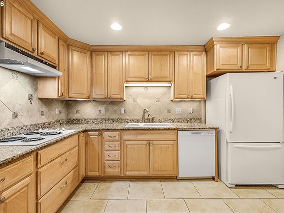 2nd image of 4460 SW Scholls Ferry Rd Unit 3