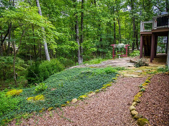 3rd image of 16 Oakcrest Cir