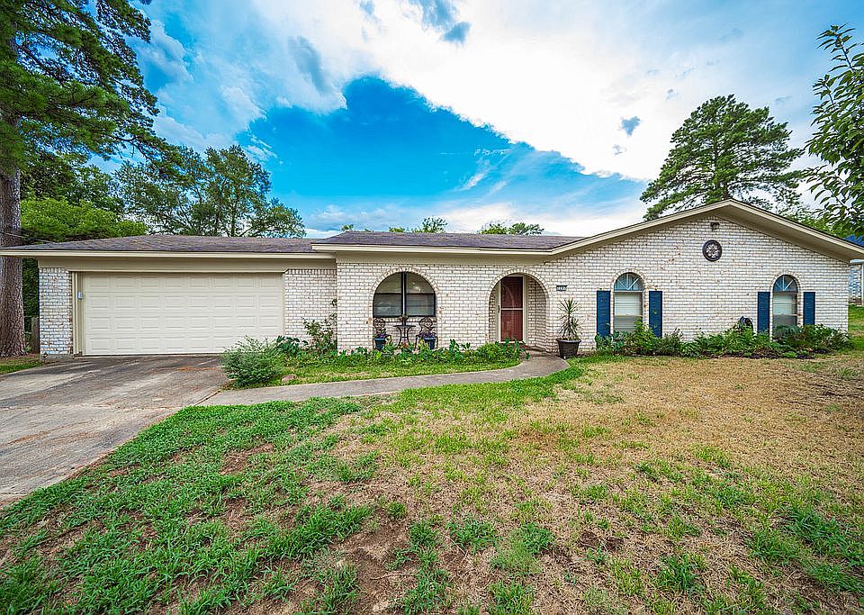 1st image of 2207 Pinecrest Dr