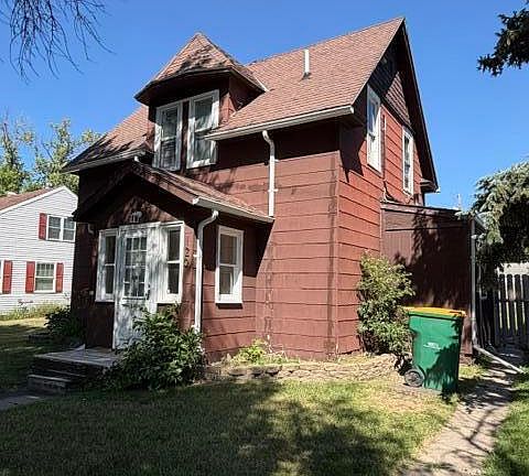 2nd image of 120 4th Ave SE