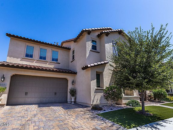 2nd image of 914 W YOSEMITE Drive