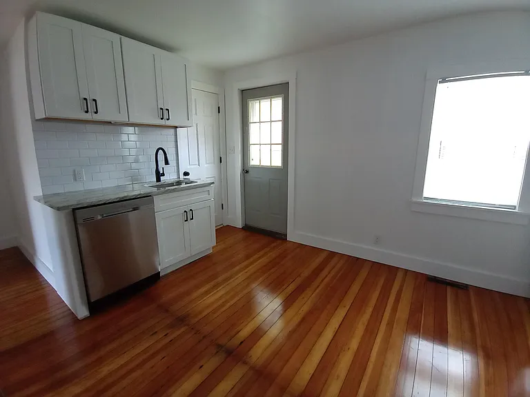 408 Pleasant St #A — Photo 6