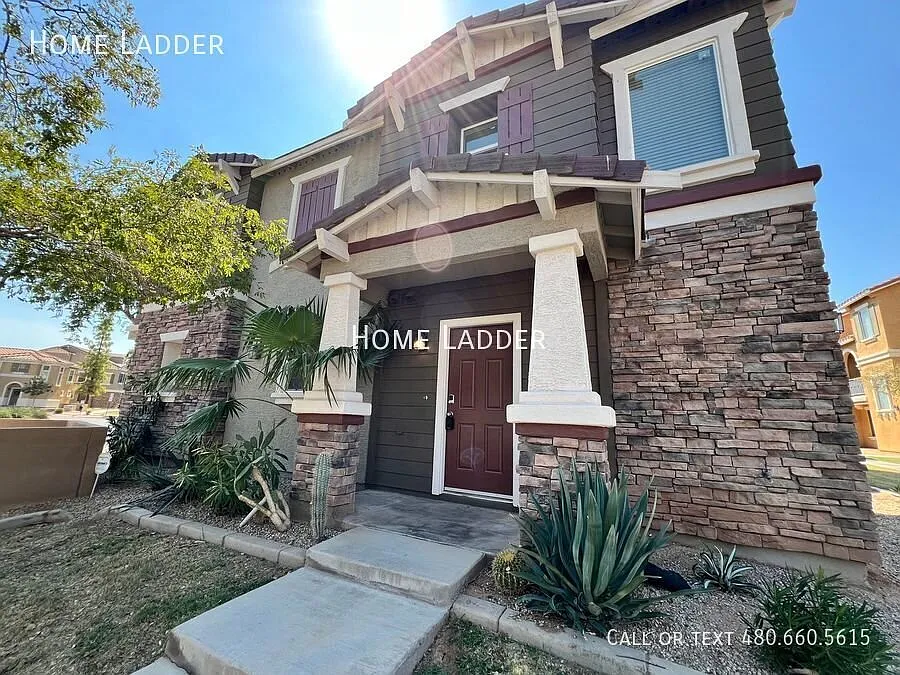 3 Bedroom, 2 Bath with Attached Garage in Mesa! — Photo 2
