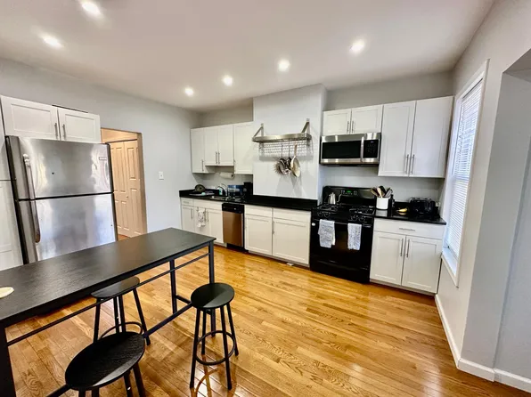 150 L St #2, Boston, MA 02127