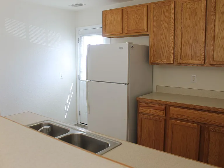 423 Lake Park Way — Photo 11