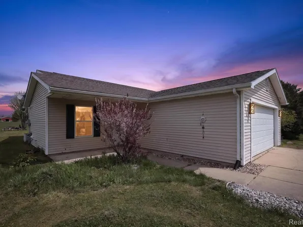 45196 76th Ave, Decatur, MI 49045