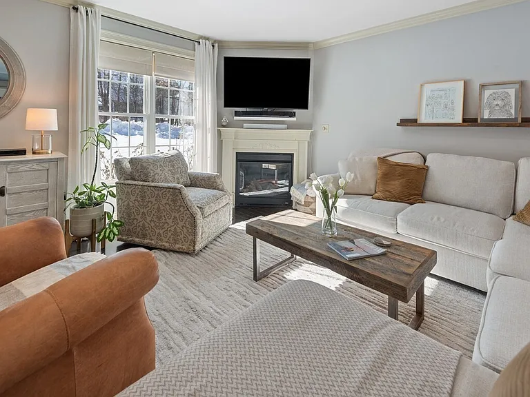 8A Maple St #1 — Photo 4