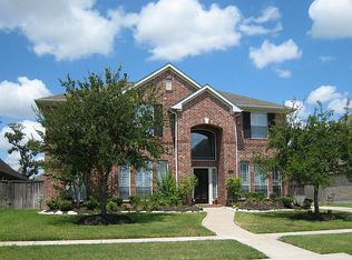 2111 Upland Shadows Dr, Sugar Land, TX 77479