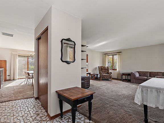4th image of 5231 Laramie Ct