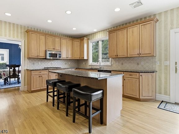 3rd image of 188 Meyersville Rd