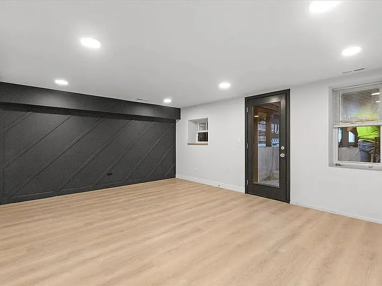 927 N Mozart St — Photo 13