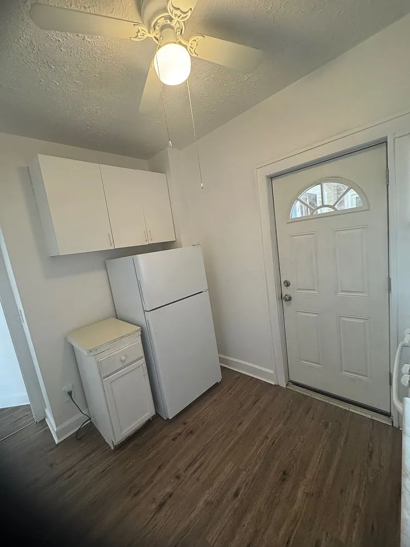 9605 Lorain Ave — Photo 3