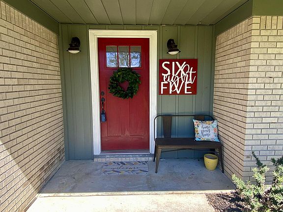 3rd image of 685 Maplewood Dr