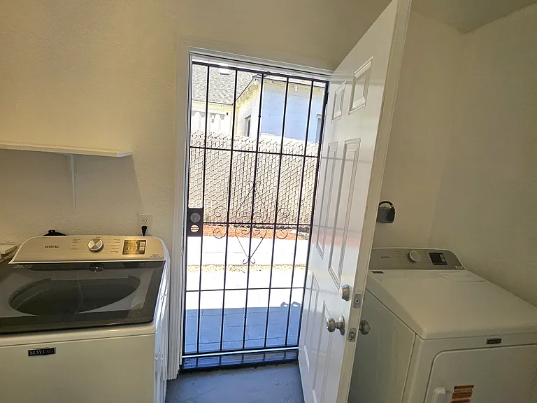 320 Locust Ave — Photo 39