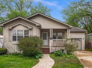 1119 Lakewood Rd, Elgin, IL 60123