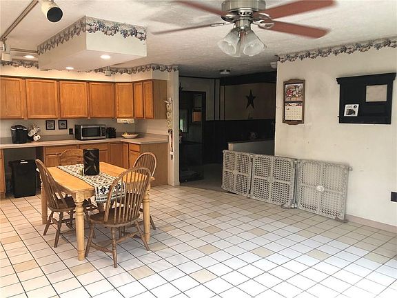 5th image of 213 Buffalo St