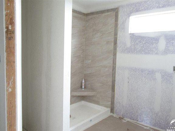 5th image of 1609 Acorn Ln