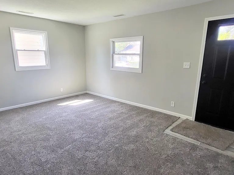 4121 Monroe St — Photo 6