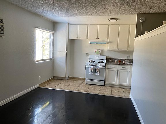 3rd image of 15323 Vanowen St APT 1