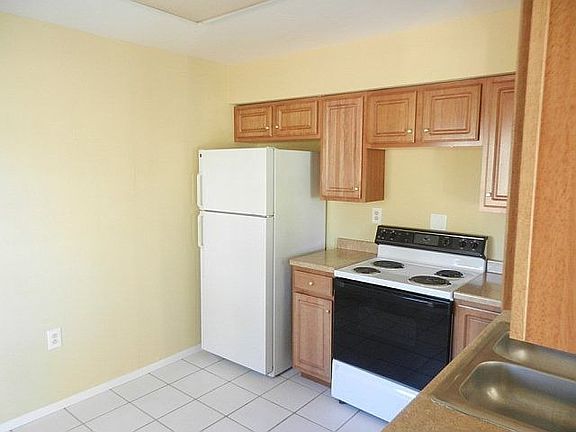 5th image of 10430 W Terry St