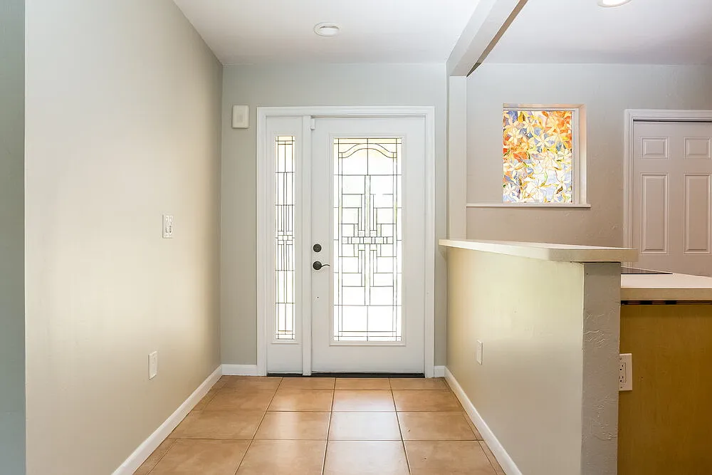 3 bed, 2.0 bath, 1504 sqft, $4,320 — Photo 3