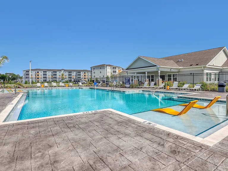 Palm Breeze Apartments — Photo 48
