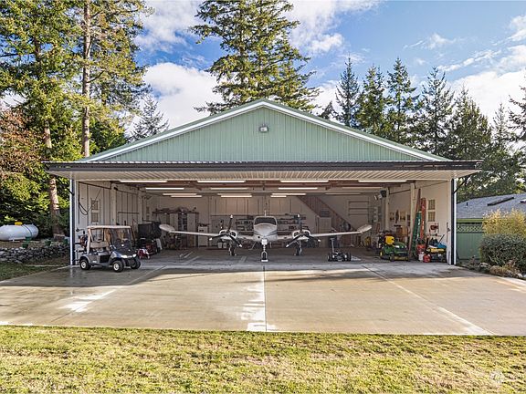 2nd image of 418 Cessna Avenue