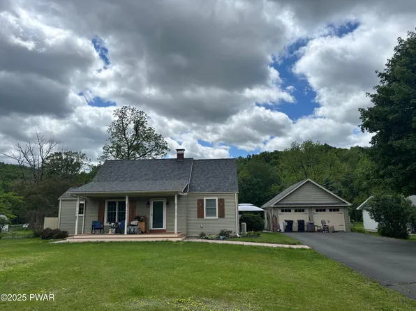 1018 Delaware Dr, Matamoras, PA 18336