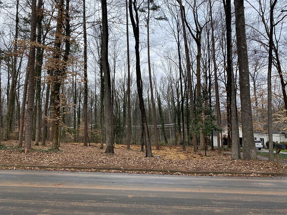 1st image of 4013 Columbine Cres