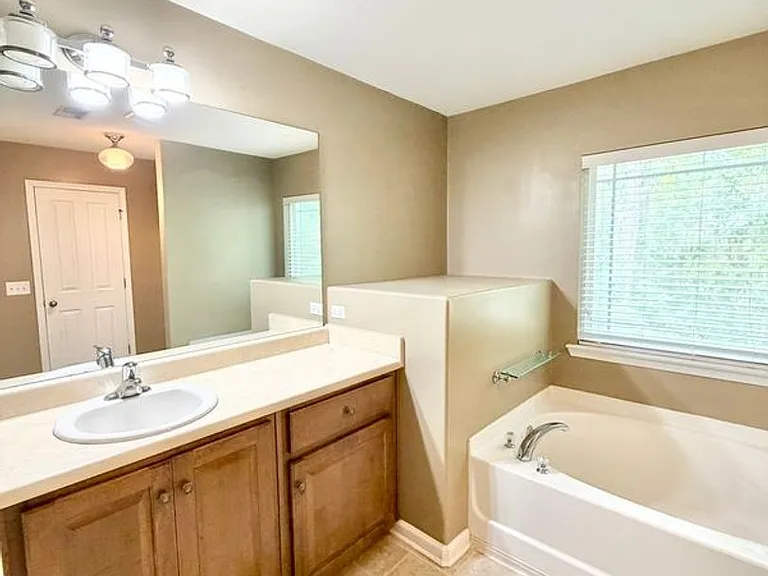 240 Summer Hill Way — Photo 6