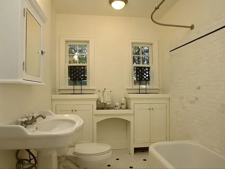 3303 NE 12th Ave — Photo 7