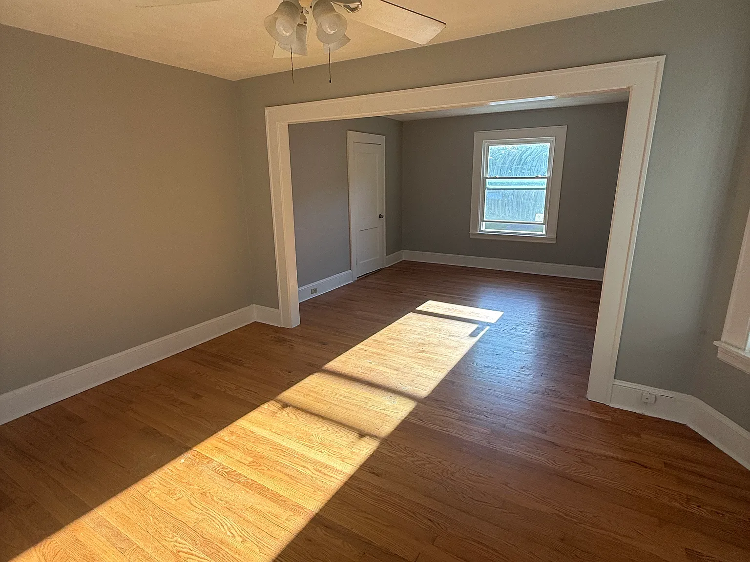 2 bed, 950 sqft, $1,600 — Photo 2